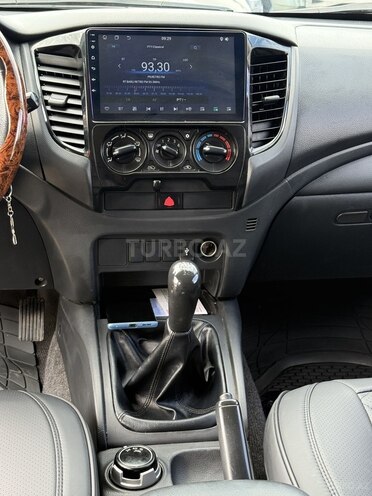 Mitsubishi L200-9