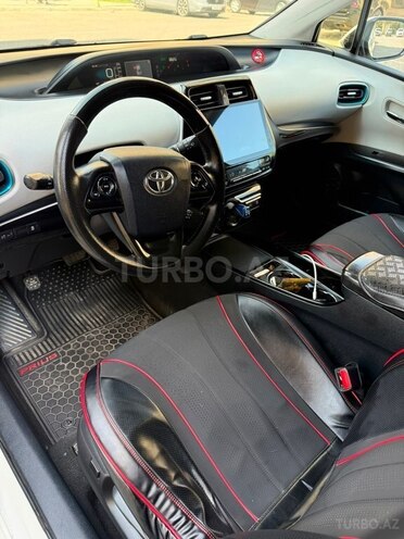 Toyota Prius-12