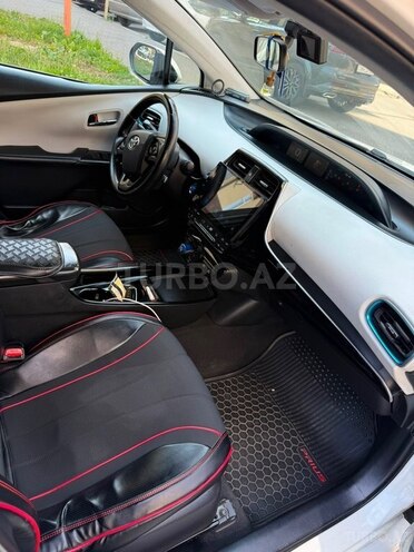 Toyota Prius-13
