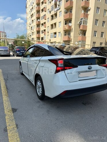 Toyota Prius-8