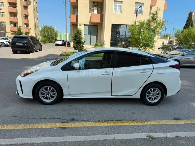 Toyota Prius-5