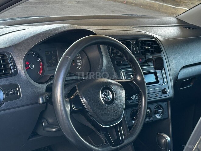 Volkswagen Polo-13