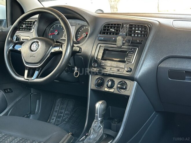 Volkswagen Polo-12