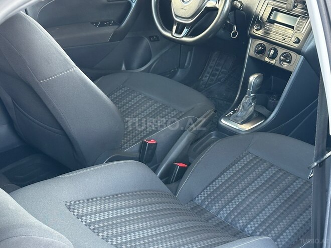 Volkswagen Polo-14
