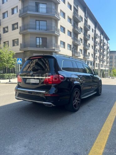 Mercedes GL 500 4MATIC-10