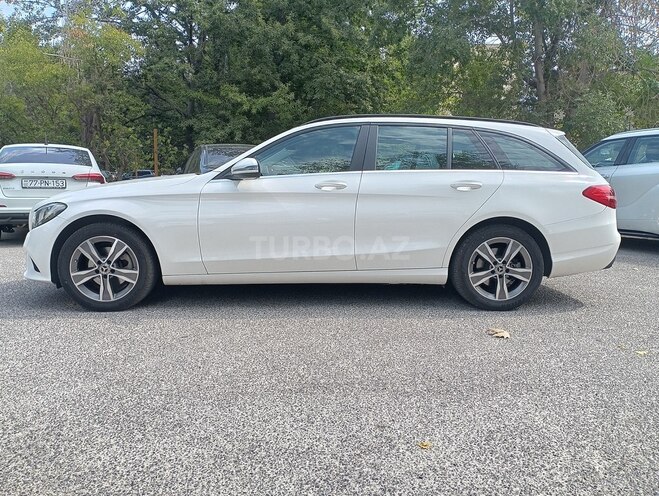 Mercedes C 200 d-12