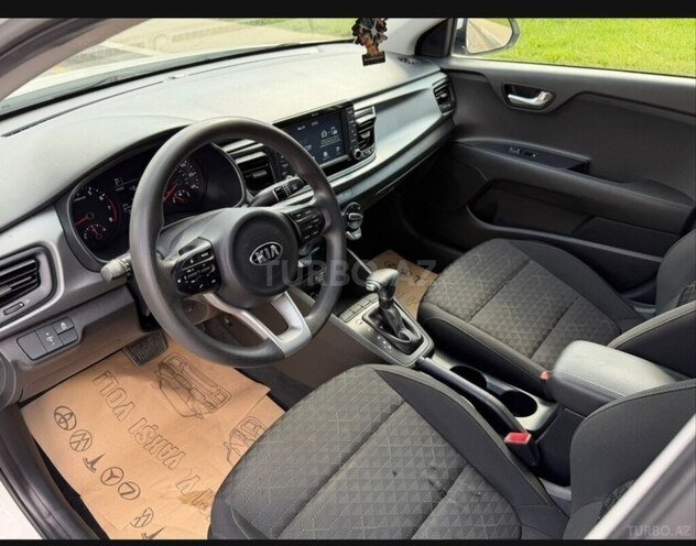 Kia Rio-5