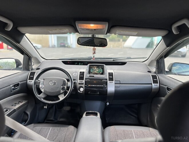 Toyota Prius-7