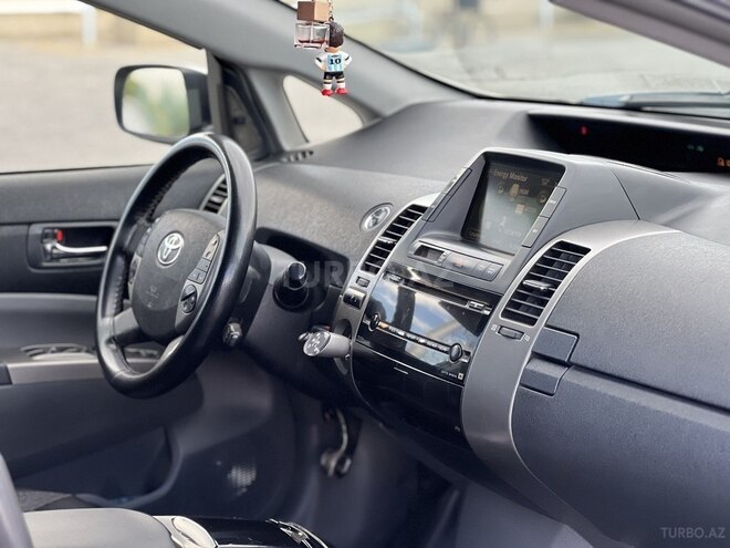 Toyota Prius-8
