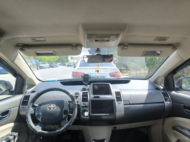 Toyota Prius-8