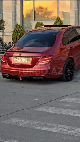 Mercedes E 300 4MATIC-2