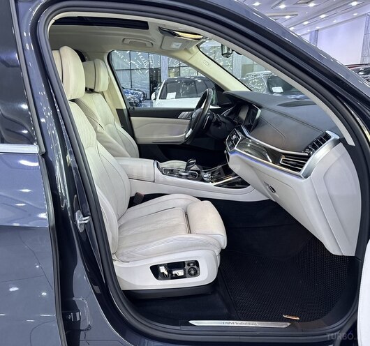 BMW X7-12