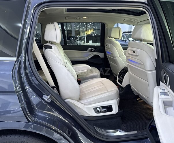 BMW X7-13