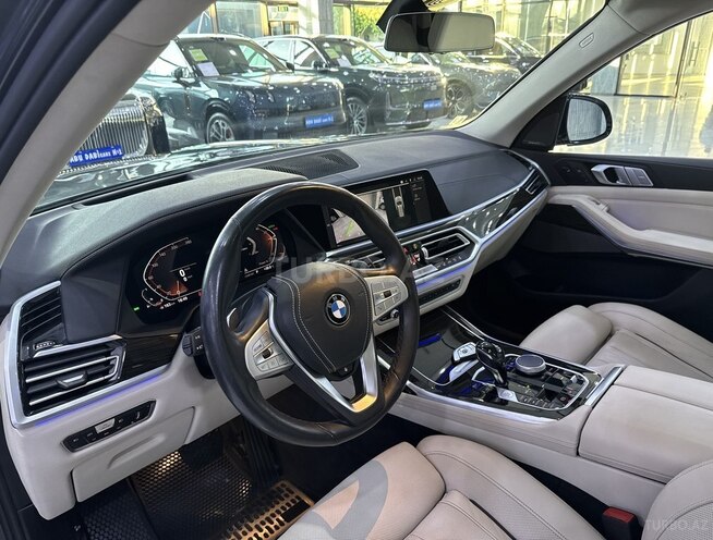 BMW X7-9