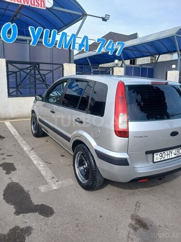 Ford Fusion-3
