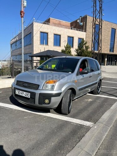 Ford Fusion-1