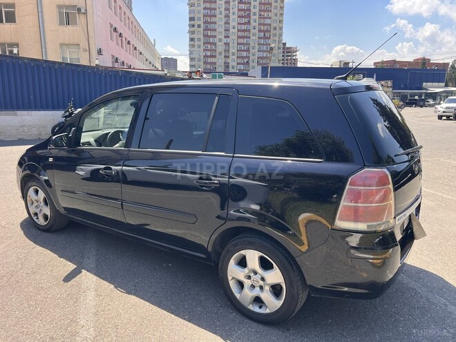 Opel Zafira-2