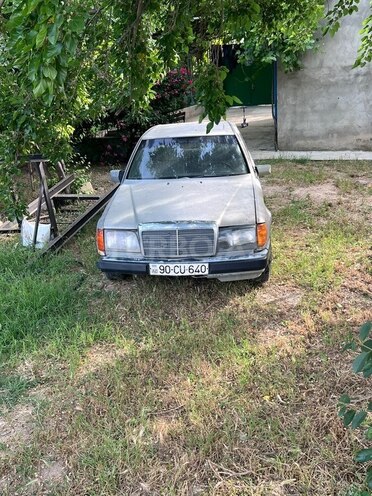 Mercedes 200 D-1