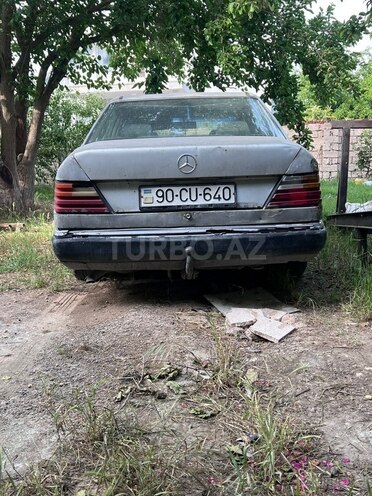 Mercedes 200 D-2