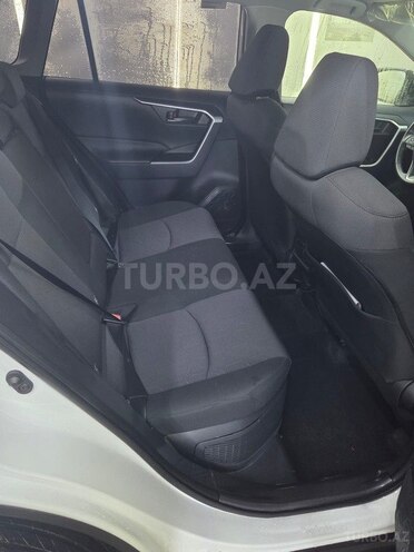 Toyota RAV4-9