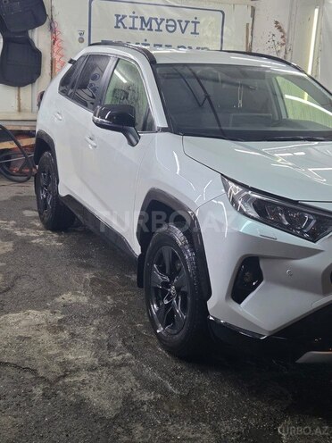 Toyota RAV4-8