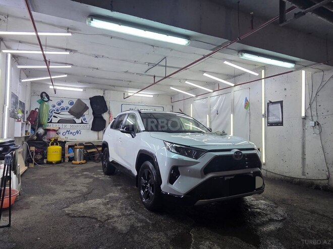 Toyota RAV4-12