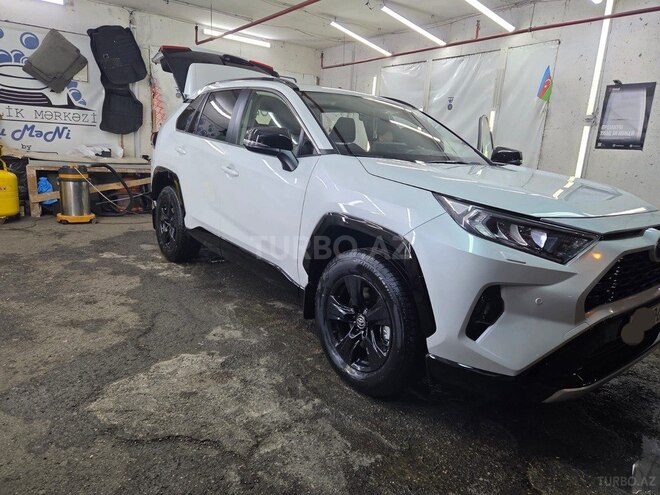 Toyota RAV4-15