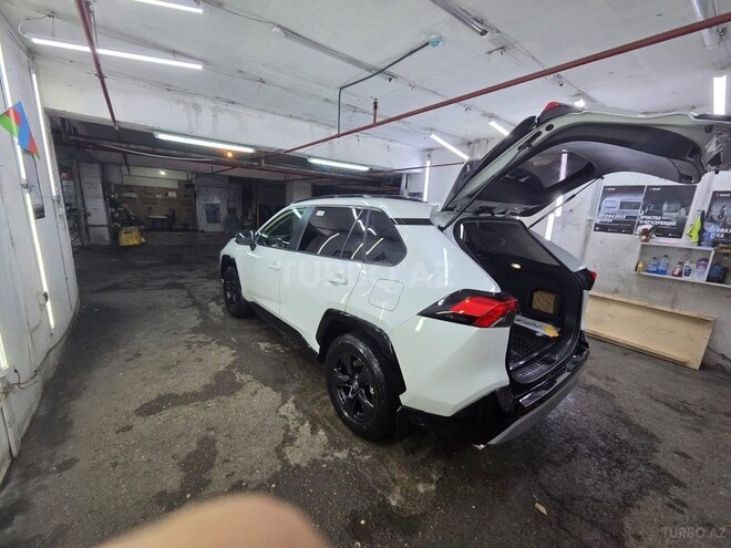 Toyota RAV4-17