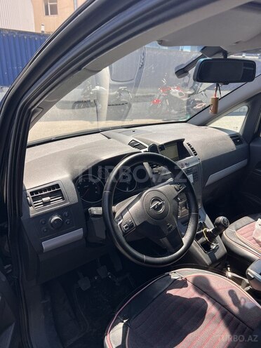 Opel Zafira-10