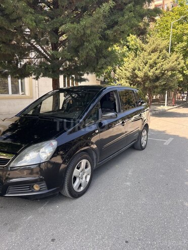 Opel Zafira-11