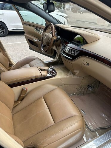 Mercedes S 550-11