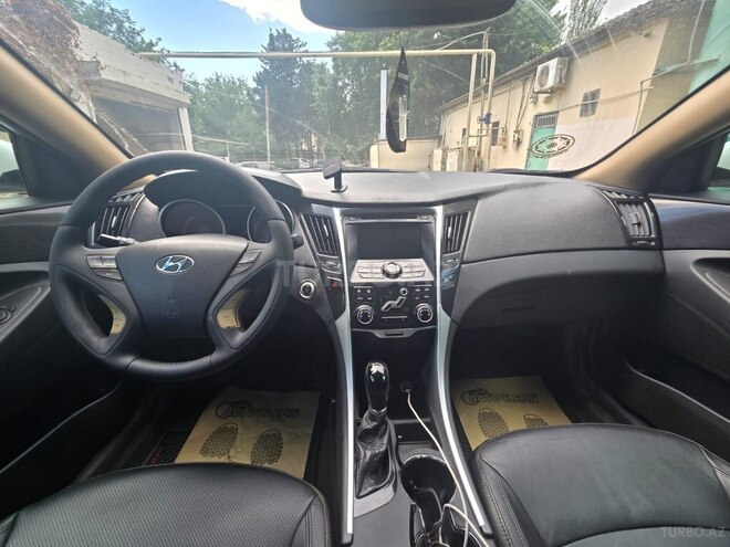 Hyundai Sonata-11