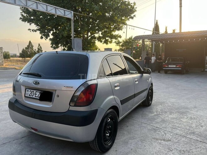Kia Rio-5