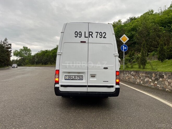 Ford Transit-8