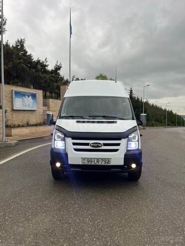 Ford Transit-10