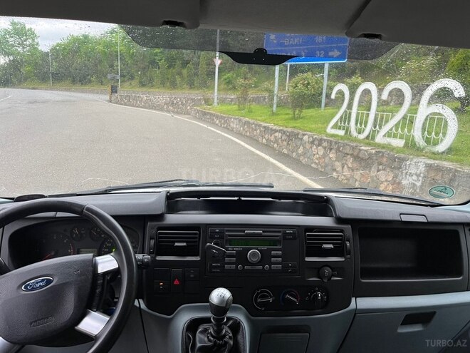 Ford Transit-11