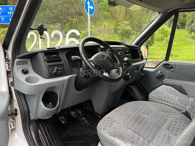 Ford Transit-12
