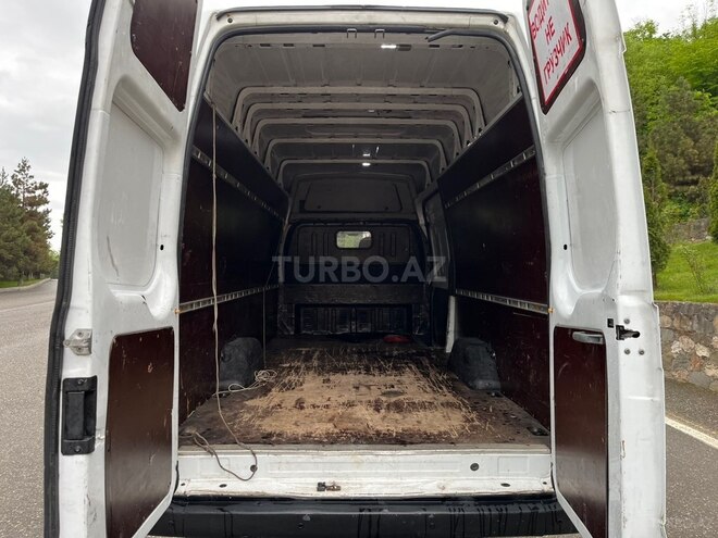 Ford Transit-9
