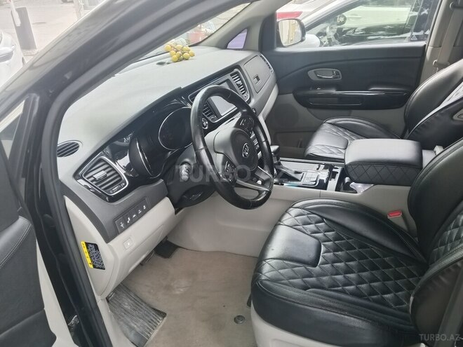Kia Carnival-5