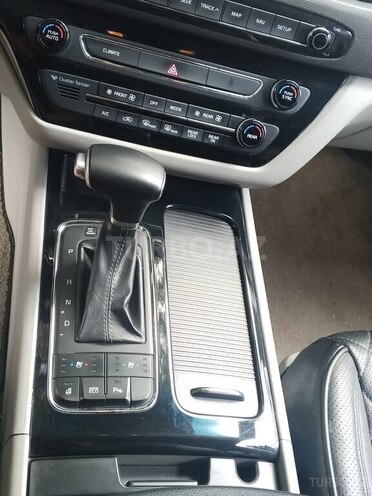 Kia Carnival-3