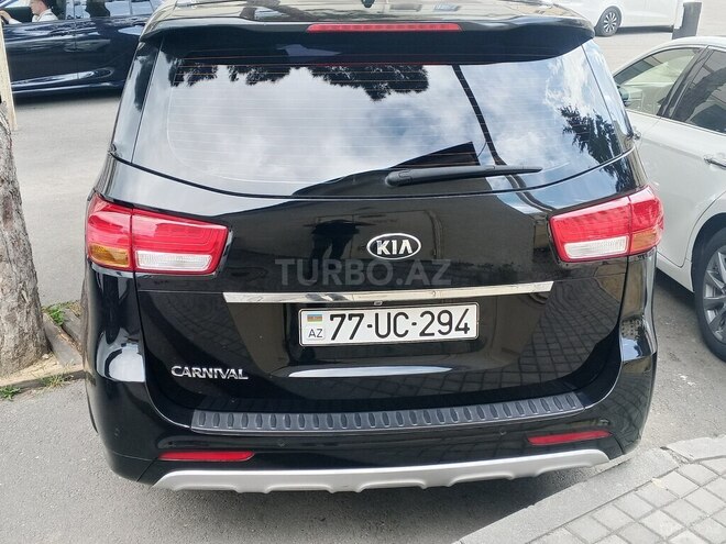 Kia Carnival-2