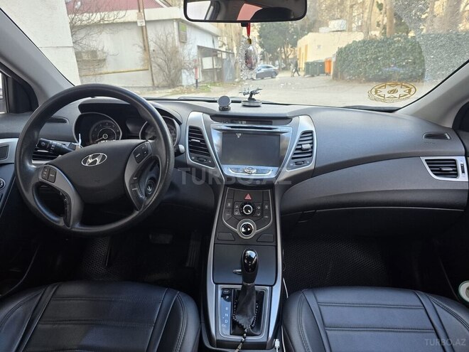 Hyundai Avante-11