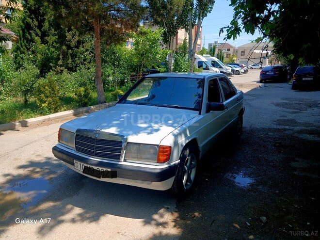 Mercedes 190-1