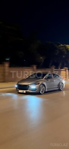 Hyundai Elantra-6