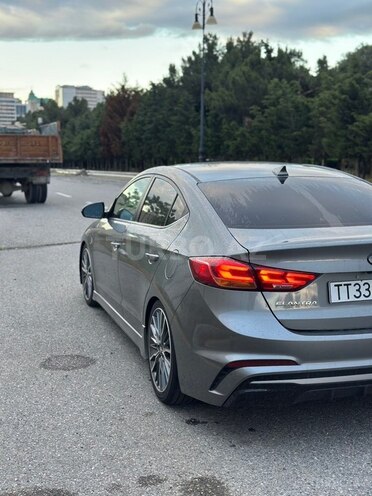Hyundai Elantra-8