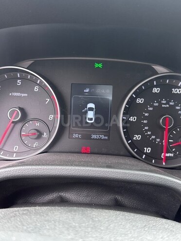 Hyundai Elantra-16
