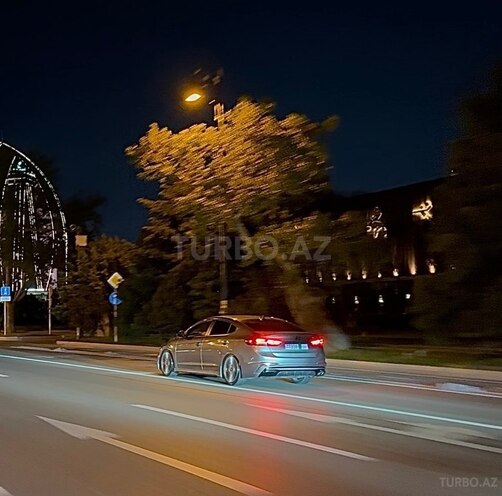 Hyundai Elantra-4