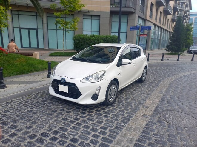 Toyota Aqua-1