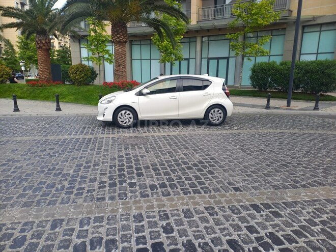 Toyota Aqua-3