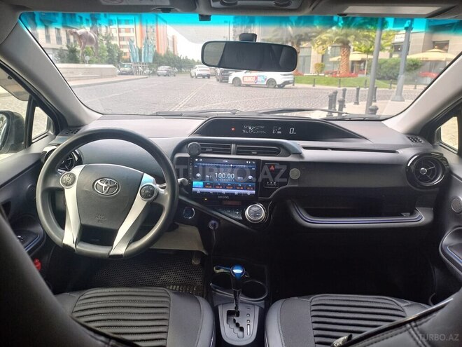 Toyota Aqua-4